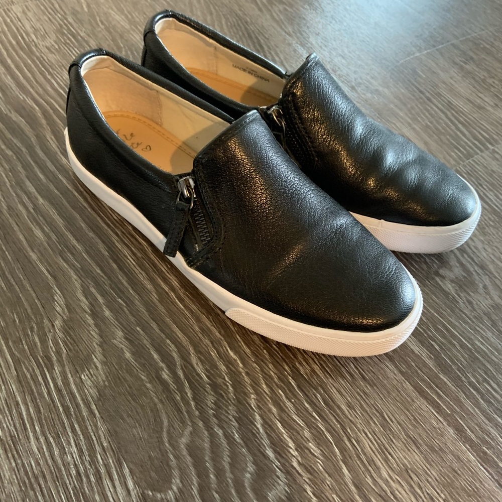 Banana Republic Leather Zip Sneakers 🍌